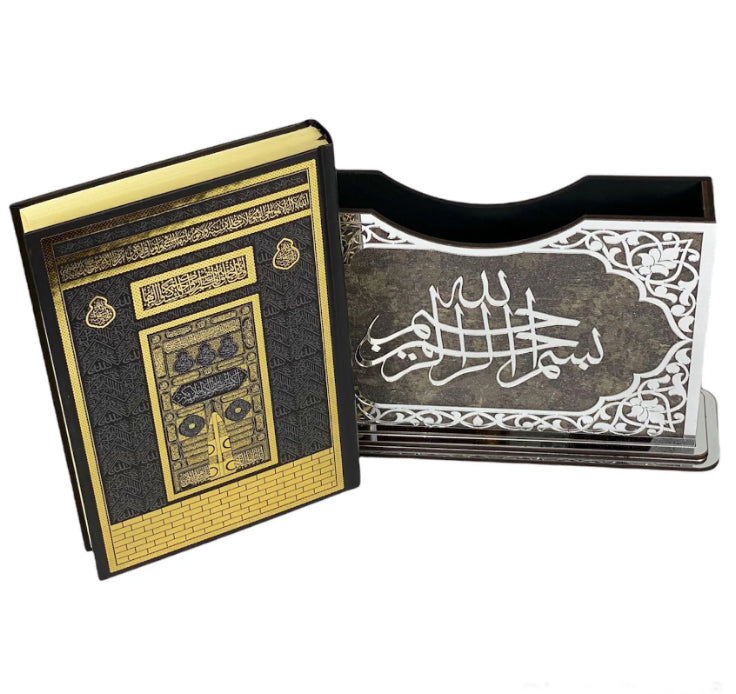 El Sagrado Corán en escritura Uthmani con una elegante caja